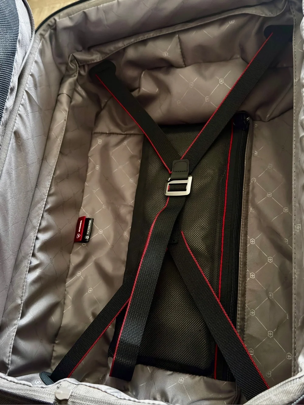 Victorinox Werks Traveler 7.0 Frequent Flyer Carry-On Spinner Upright 🕴🏖